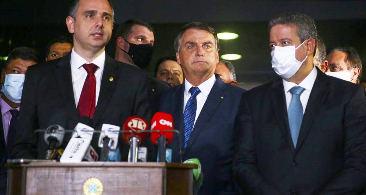 Bolsonaro entrega MP que autoriza privatização da Eletrobras