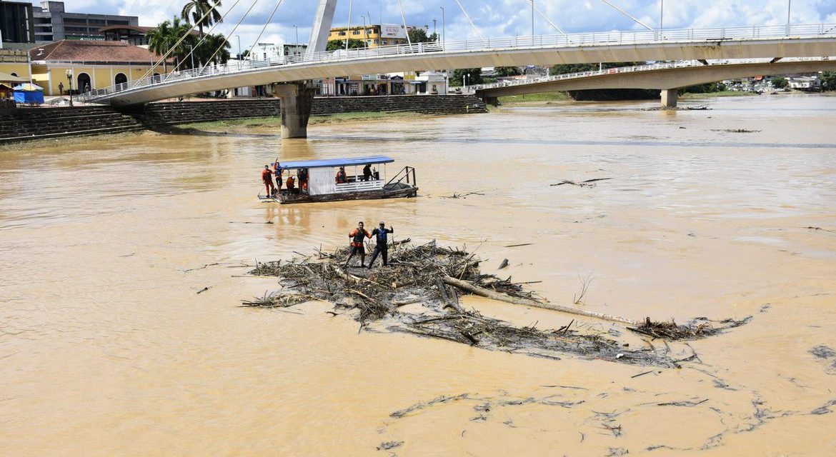 Governo do Acre inicia atendimentos médicos a desabrigados