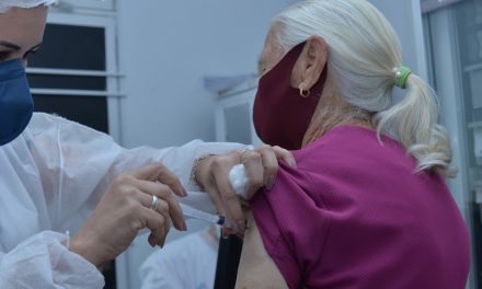 Goiânia começa a aplicar segunda dose da vacina em idosos nesta quarta