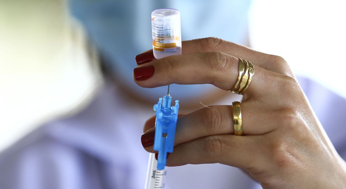 Goiás recebe mais 122 mil doses de vacinas contra a Covid-19