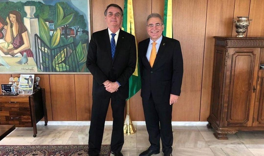 Bolsonaro assina posse de Queiroga no Ministério da Saúde