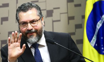 Pressionado, Ernesto Araújo pede demissão do Ministério das Relações Exteriores