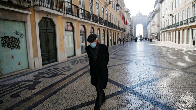 Portugal reduz nº de mortes e de internações após confinamento severo