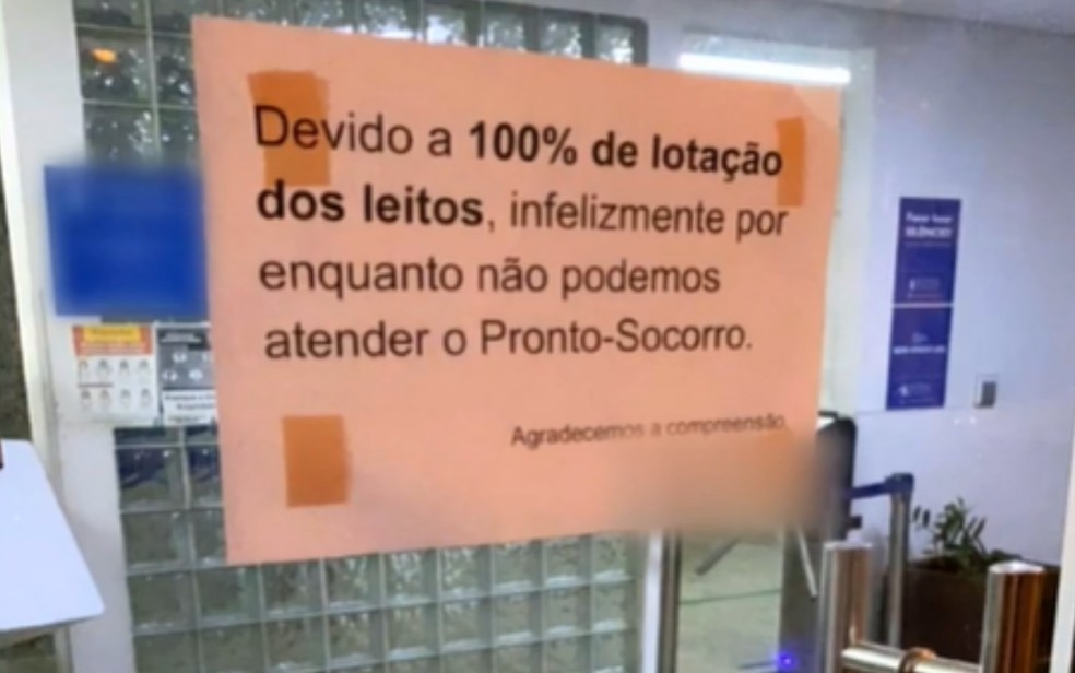 Hospital de Goiânia coloca cartaz na porta para avisar que está lotado