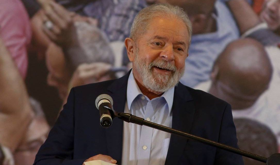 Lula diz que foi vítima de mentira jurídica, defende vacina e ataca Bolsonaro
