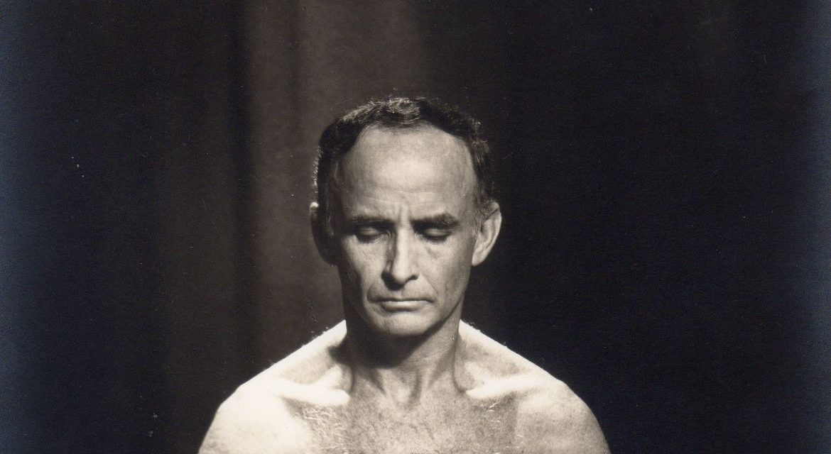 Hermógenes, 100 anos: pioneiro da ioga mudou a vida após tuberculose