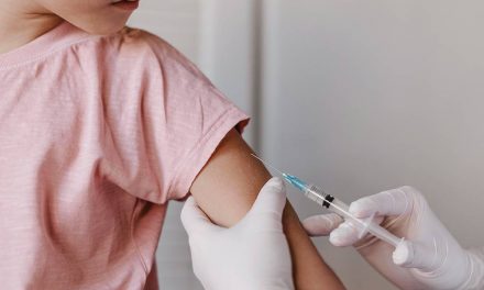 Vacina Pfizer é 100% eficaz em adolescentes de 12 a 15 anos