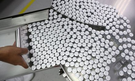 Butantan recebe insumo e fabricará mais 5 milhões de vacinas