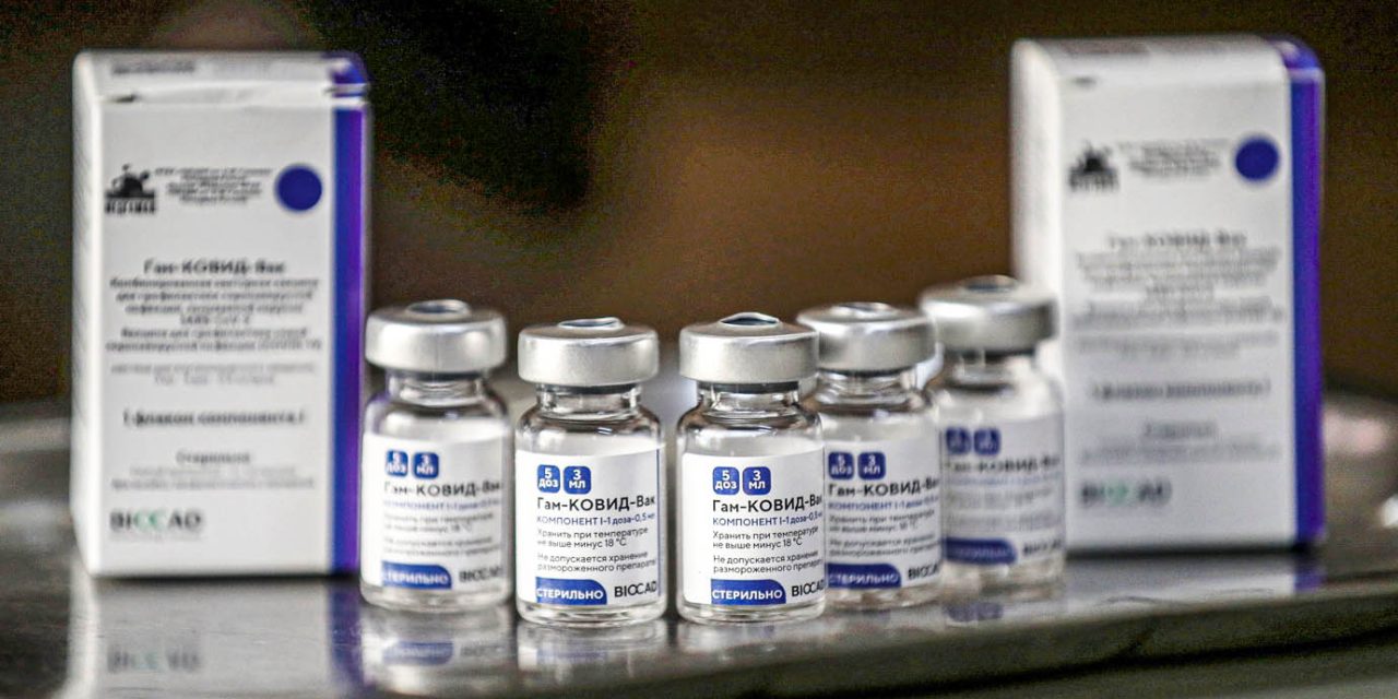 Governadores visitam União Química em busca de vacinas