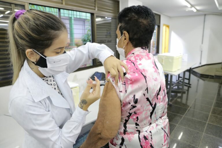 Prefeitura abre agendamento de vacina para idosos a partir de 65 anos em Goiânia