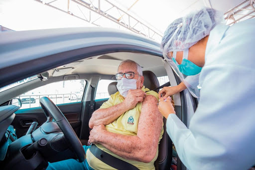 Goiânia começa a vacinar contra Covid-19 idosos a partir de 74 anos; veja locais