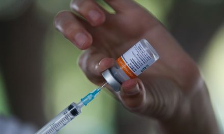 Não há previsão para chegada de vacinas para aplicação da primeira dose em Goiás nesta semana