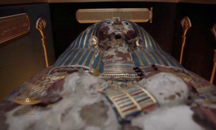 Múmias egípcias desfilam pelo Cairo a caminho do novo museu