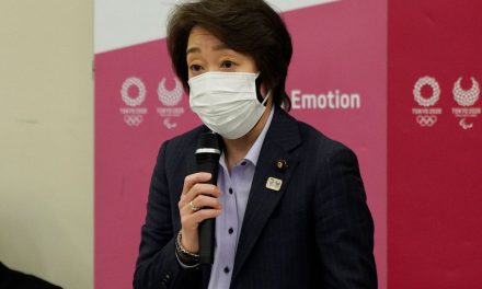 Hashimoto confirma Tóquio apesar de disparada de covid-19 e rejeição