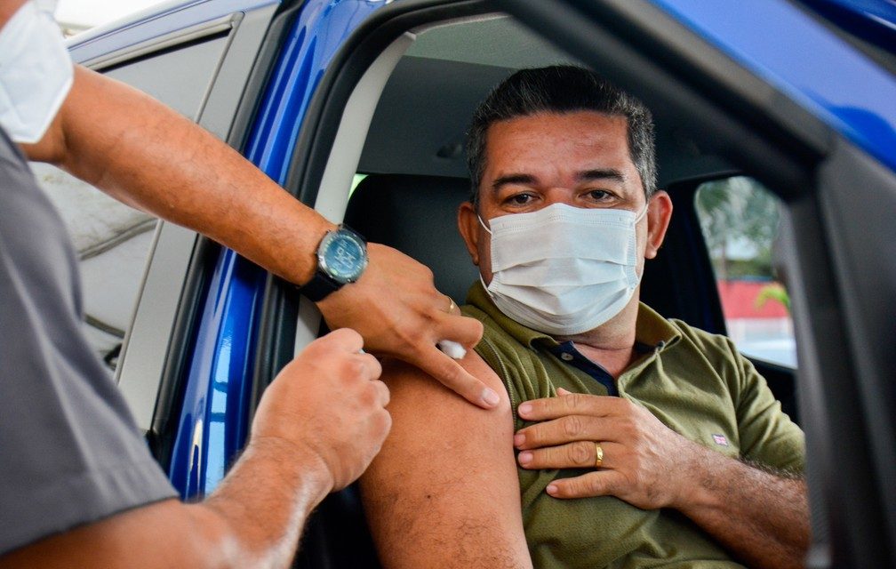 Vacinação de pessoas de 35 a 39 anos com doenças preexistentes é iniciada Manaus