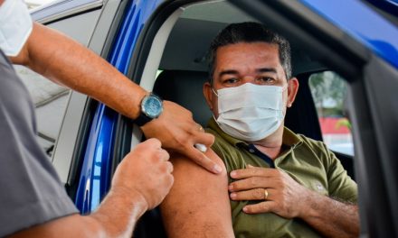 Vacinação de pessoas de 35 a 39 anos com doenças preexistentes é iniciada Manaus