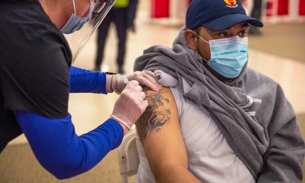 NY começa a vacinar jovens entre 16 e 29 anos contra a Covid