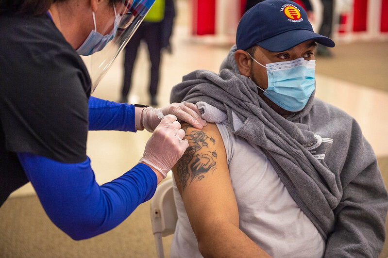 Rio Verde inicia imunização de pessoas com 38 e 39 anos