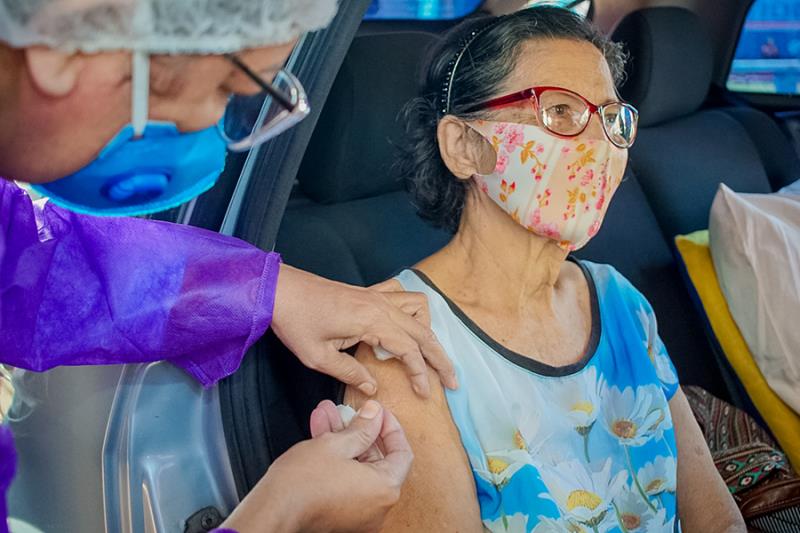 Goiânia inicia vacinação de idosos a partir de 60 anos com iniciais A e B