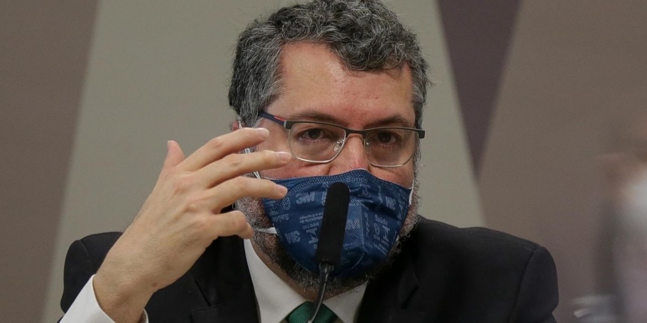 Ernesto diz buscou insumos para a cloroquina no exterior e cita participação de Bolsonaro