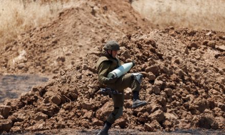 Número de palestinos mortos sobe para 128, Israel intensifica ataque