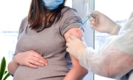 Goiás suspende vacinação contra Covid-19 em grávidas sem comorbidades