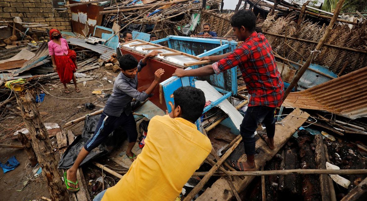 Marinha da Índia busca 80 desaparecidos no mar após ciclone devastador
