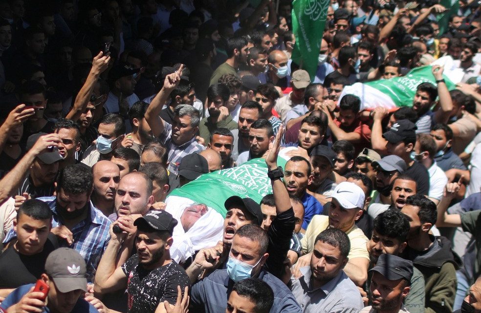 Número de palestinos mortos passa de 100; Israel inicia ataques em solo
