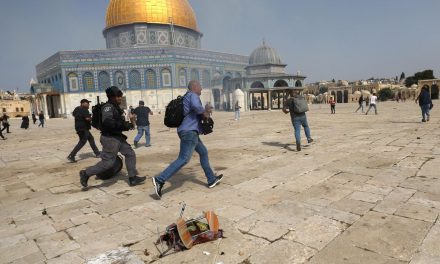 Confronto em Jerusalém deixa mais de 300 feridos em mesquita