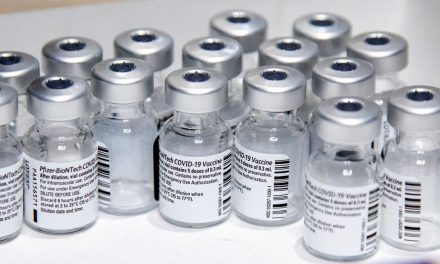 Pfizer deve produzir 4 bilhões de doses de vacina contra covid em 2022