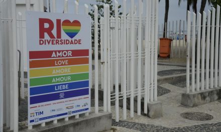 Rio celebra mês de orgulho LGBTI+ com instalação de painéis na orla