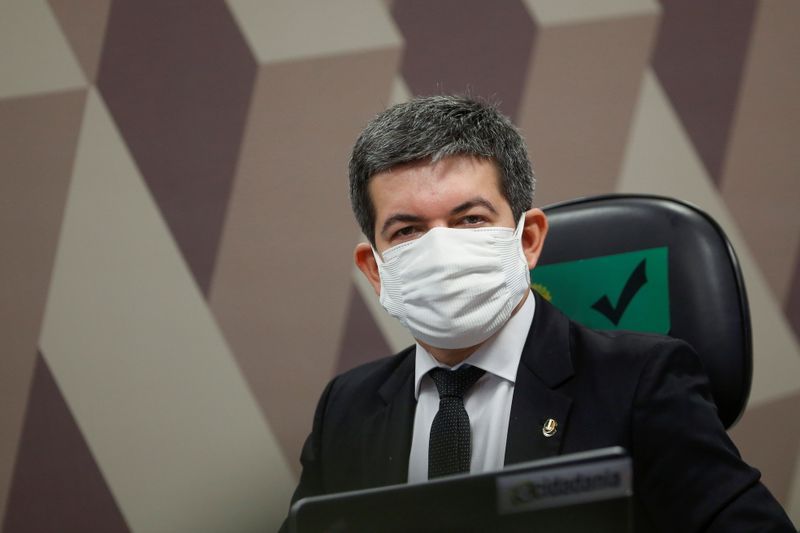 Randolfe Rodrigues solicita convocação de Bolsonaro para CPI da pandemia