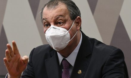 Presidente de CPI da Covid apresenta PL que criminaliza remédio sem comprovação científica