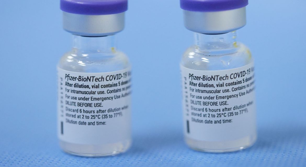 Brasil recebe lote de vacinas da Pfizer pelo consórcio Covax Facility