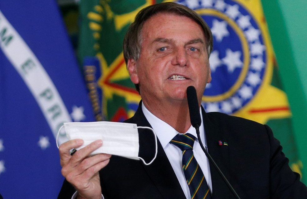 Bolsonaro volta a defender desobrigação de máscara para vacinados