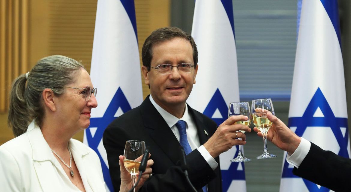 Ex-político de centro-esquerda, Herzog é eleito presidente de Israel