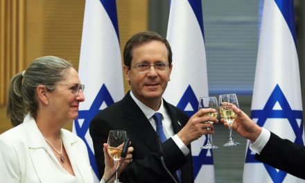 Ex-político de centro-esquerda, Herzog é eleito presidente de Israel