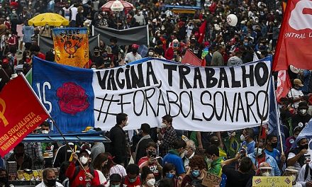 Oposição protocola superpedido de impeachment contra Bolsonaro