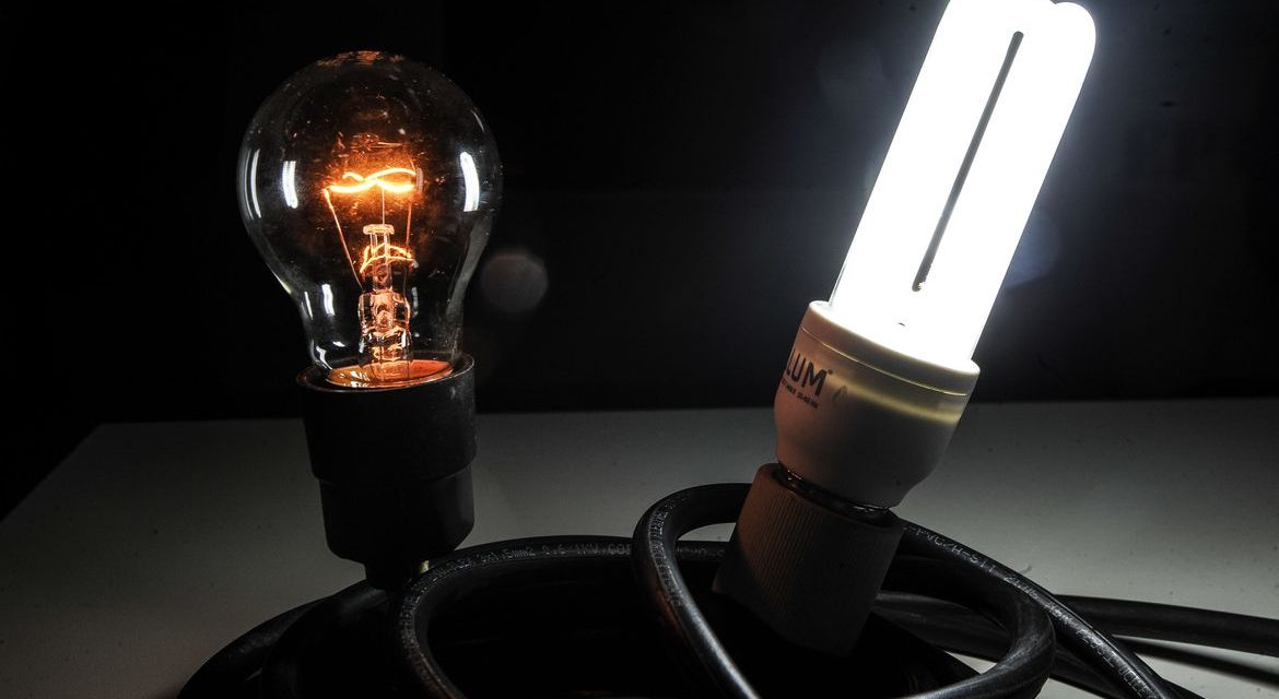 Consumidores podem fazer descarte correto de lâmpadas usadas