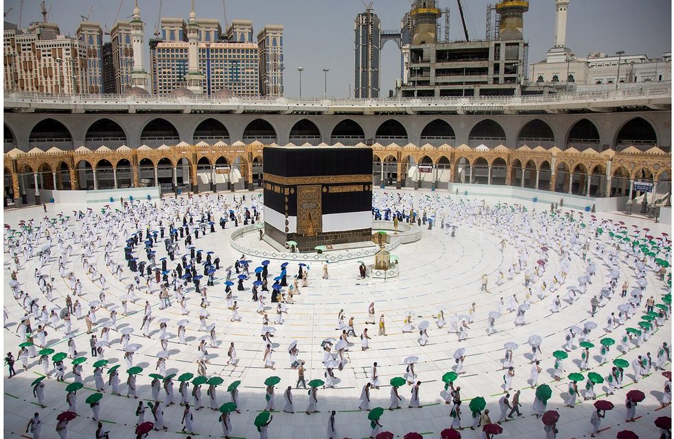 Arábia Saudita libera grande peregrinação a Meca para 60 mil residentes vacinados