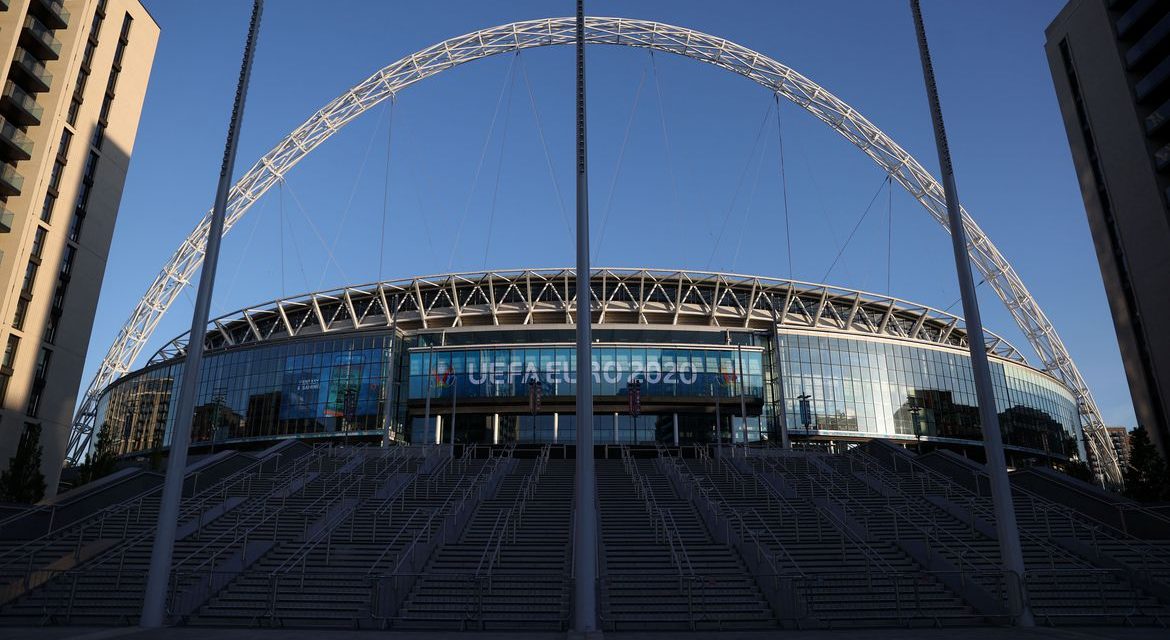 Uefa diz não ter planos de tirar semifinais e final da Euro de Wembley