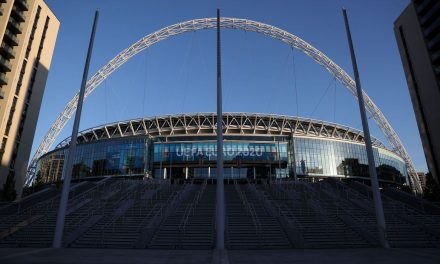 Uefa diz não ter planos de tirar semifinais e final da Euro de Wembley