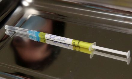 Com eficácia de 47%, vacina da CureVac contra covid-19 falha em teste