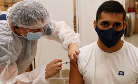 Vacinação avança para os 33 anos em Goiânia