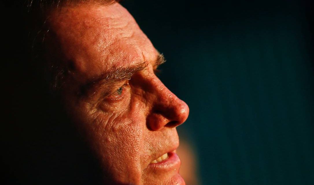 Com obstrução intestinal, Bolsonaro é internado em São Paulo