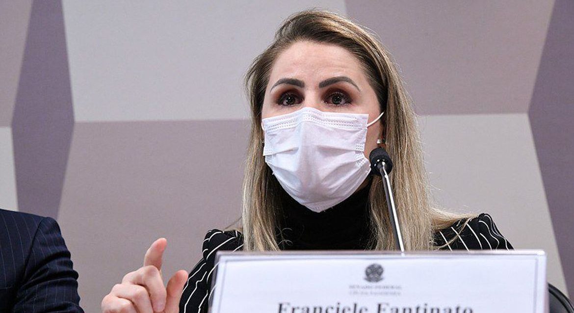 Ex-chefe do PNI defende vacinas e campanhas de controle da pandemia