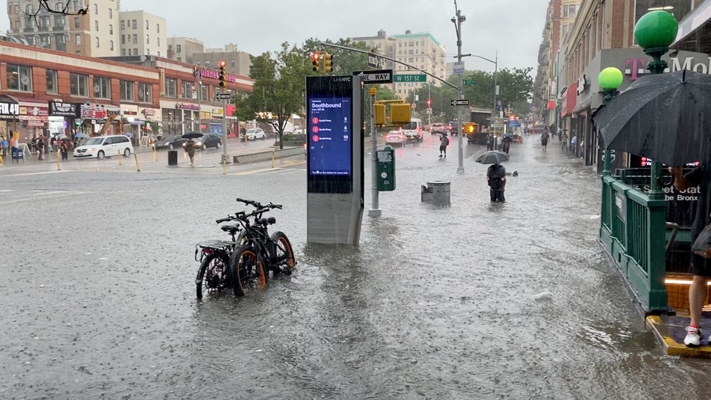 Nova York sofre inundações com aproximação da tempestade Elsa