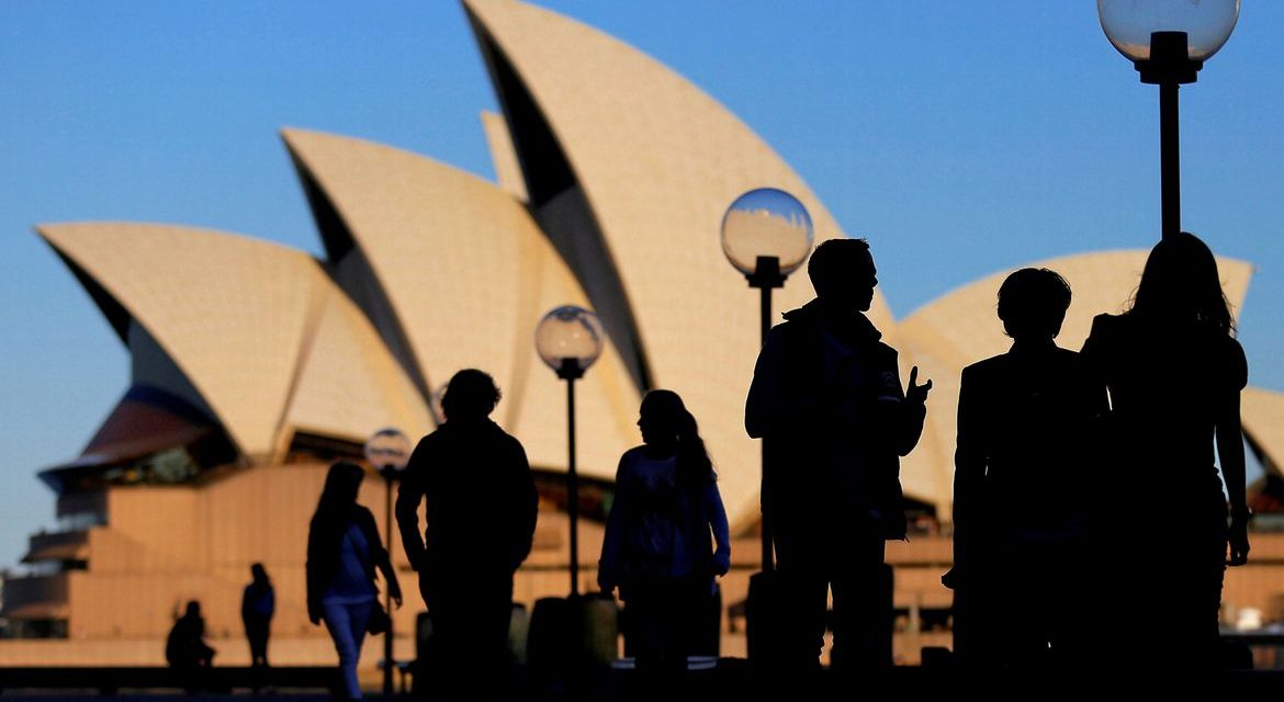 Variante Delta obriga Sydney a montar tendas de emergência