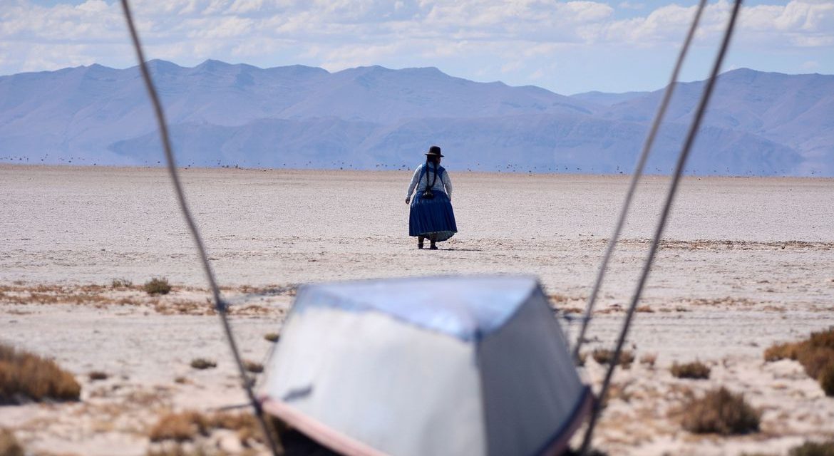 Lago seca na Bolívia e cientistas temem que nunca mais volte a encher