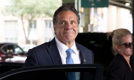 Governador de Nova York renuncia após revelações de assédio sexual